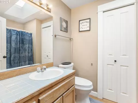 Bath - 1536 SE Condor Ave, Gresham, OR 97080 photo 4 of 4