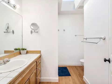 Bath - 1536 SE Condor Ave, Gresham, OR 97080 photo 3 of 4