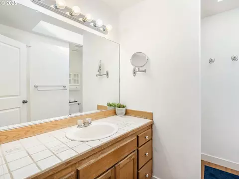 Bath - 1536 SE Condor Ave, Gresham, OR 97080 photo 1 of 4