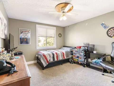 Bedroom - 1536 SE Condor Ave, Gresham, OR 97080 photo 5 of 8