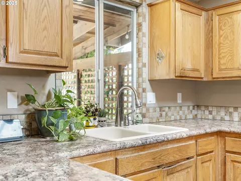 Kitchen - 1536 SE Condor Ave, Gresham, OR 97080 photo 5 of 7