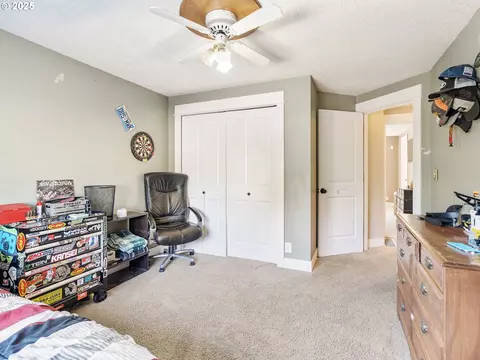 Bedroom - 1536 SE Condor Ave, Gresham, OR 97080 photo 6 of 8