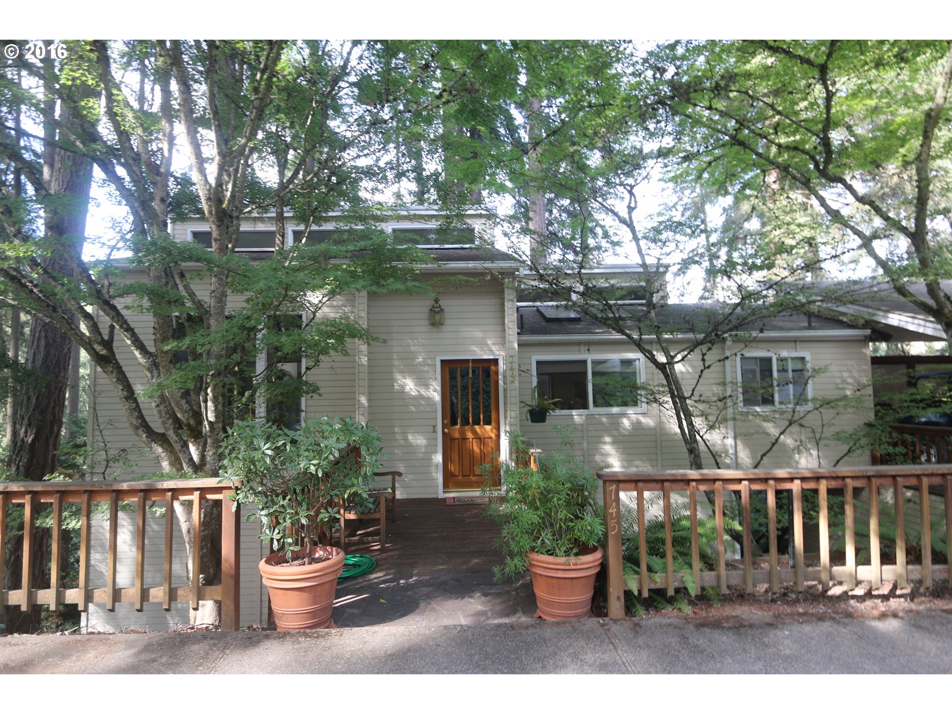 745 E 44th Ave, Eugene, OR 97405 photo 1