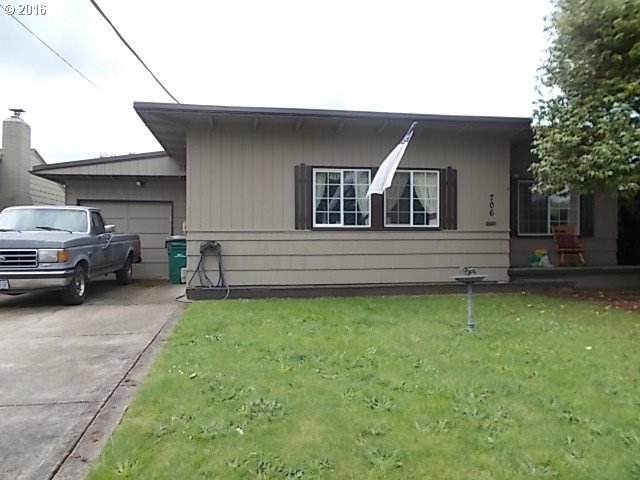 706 E 8th St, Newberg, OR 97132 photo 1