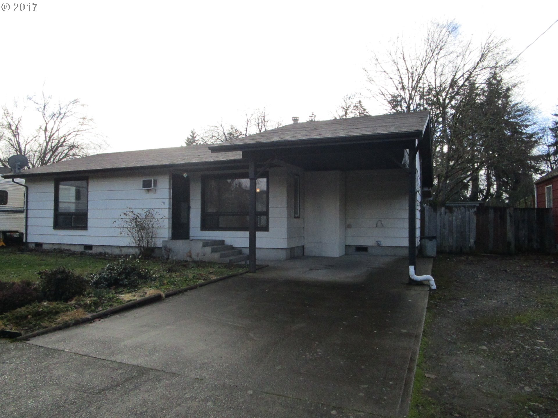 711 Fairview Dr, Springfield, OR 97477 photo 1