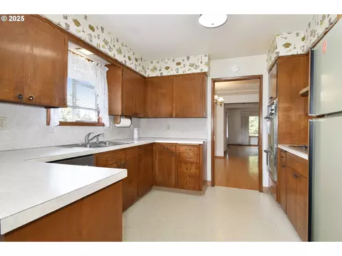 Kitchen - 19955 SE Tillstrom Rd, Damascus, OR 97089 photo 1 of 1