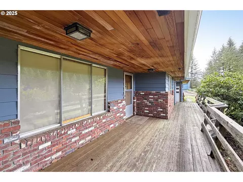 Exterior - 19955 SE Tillstrom Rd, Damascus, OR 97089 photo 10 of 17