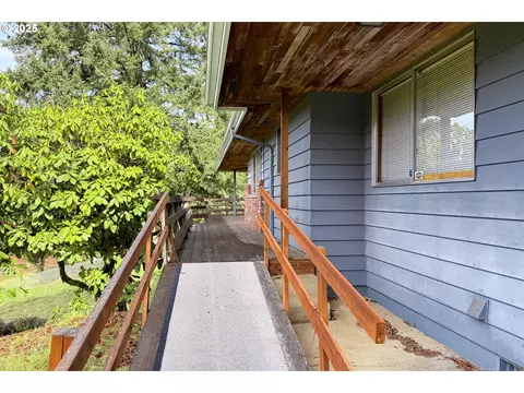 Exterior - 19955 SE Tillstrom Rd, Damascus, OR 97089 photo 7 of 17