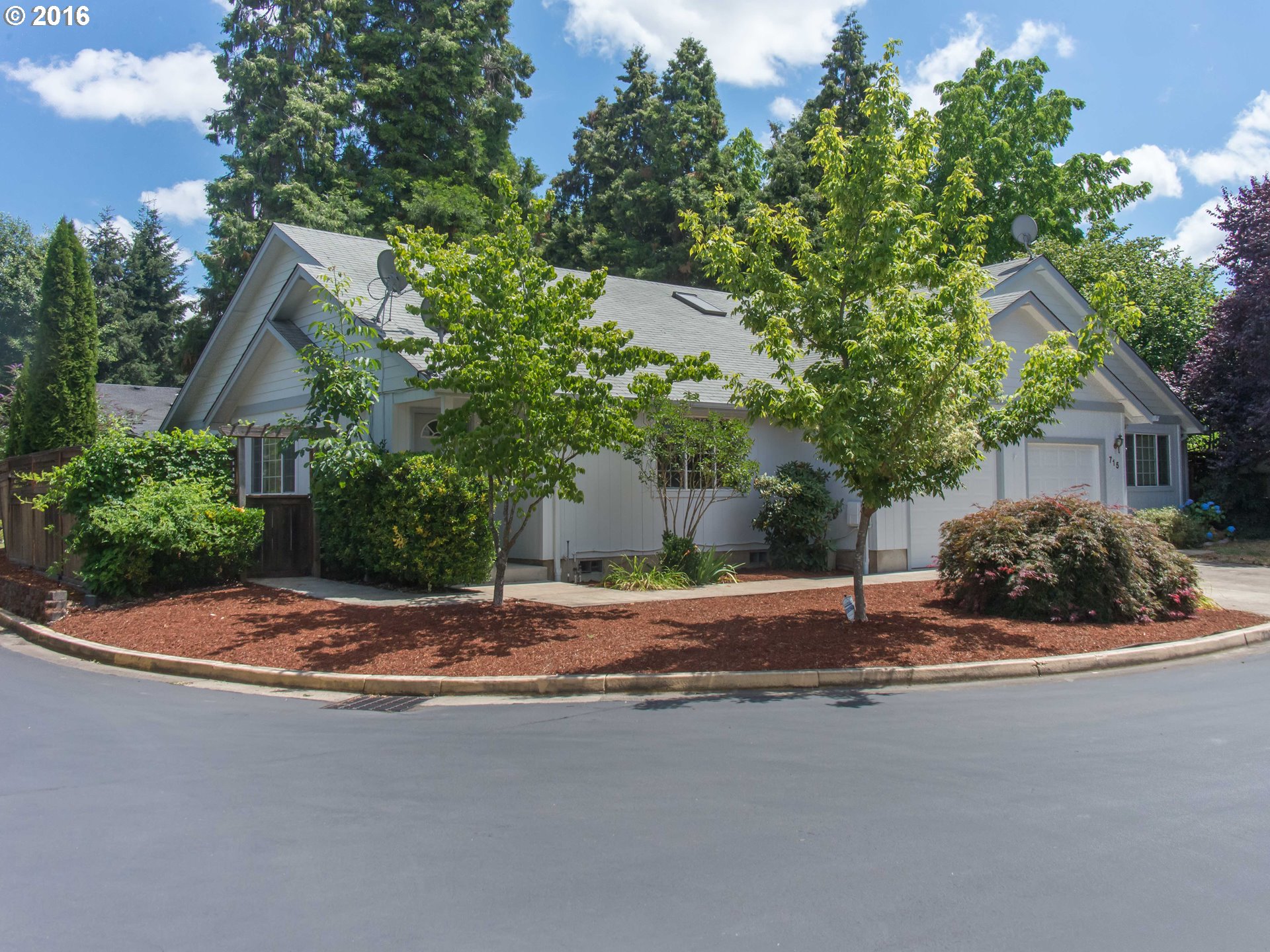 725 Red Cedar Ct, Eugene, OR 97402 photo 1