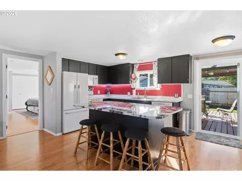Kitchen - 4595 Daisy St, Springfield, OR 97478 photo 2 of 2