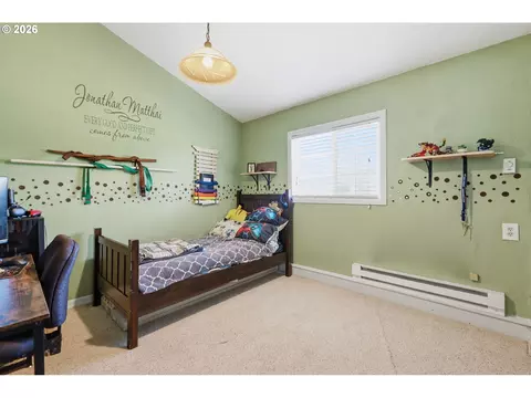 Bedroom - 4595 Daisy St, Springfield, OR 97478 photo 4 of 5