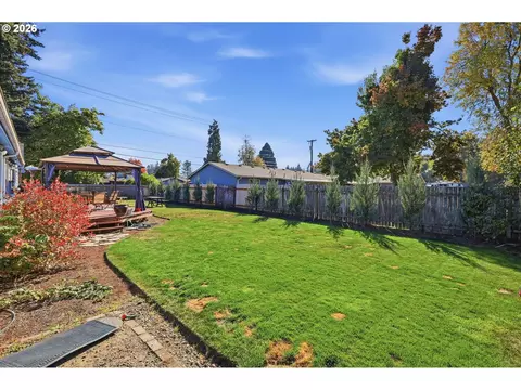 Exterior - 4595 Daisy St, Springfield, OR 97478 photo 5 of 10