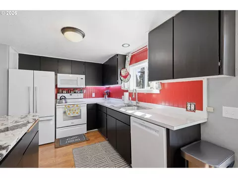 Kitchen - 4595 Daisy St, Springfield, OR 97478 photo 1 of 2