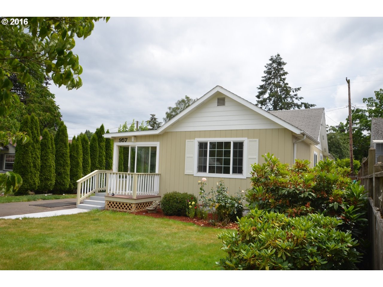 957 M St, Springfield, OR 97477 photo 1