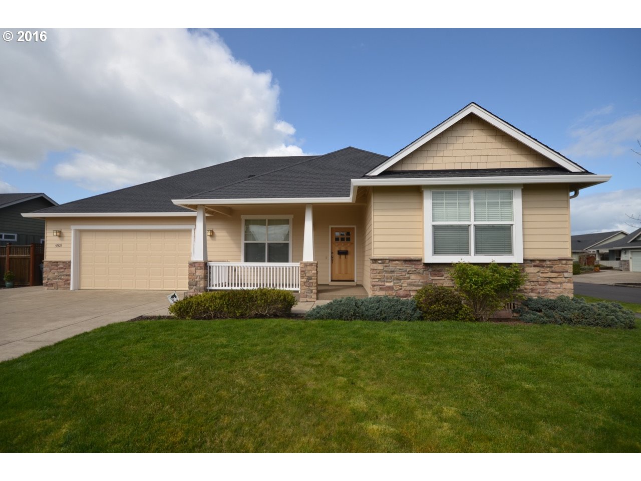 5921 Landmark Ln, Eugene, OR 97402 photo 1