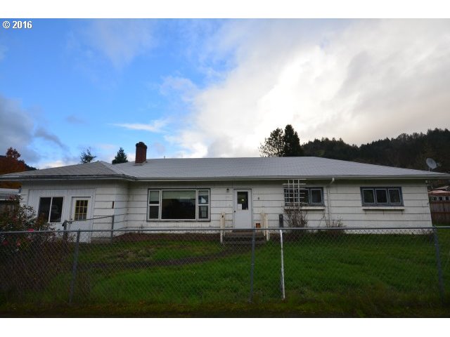 300 Moreland Ave, Drain, OR 97435 photo 1