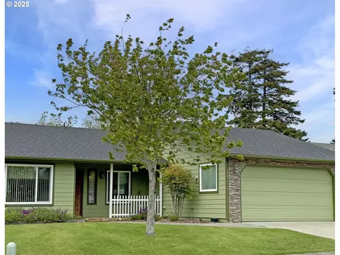 550 Velopa Ct, Brookings, OR 97415