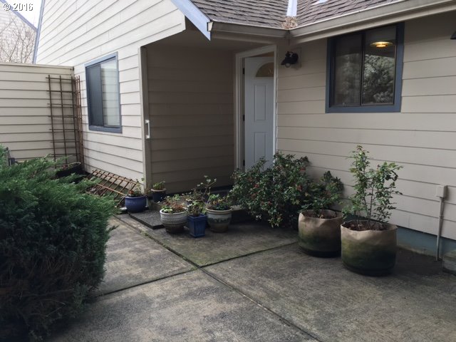 445 NE Village Squire Ave # 6, Gresham, OR 97030 photo 1
