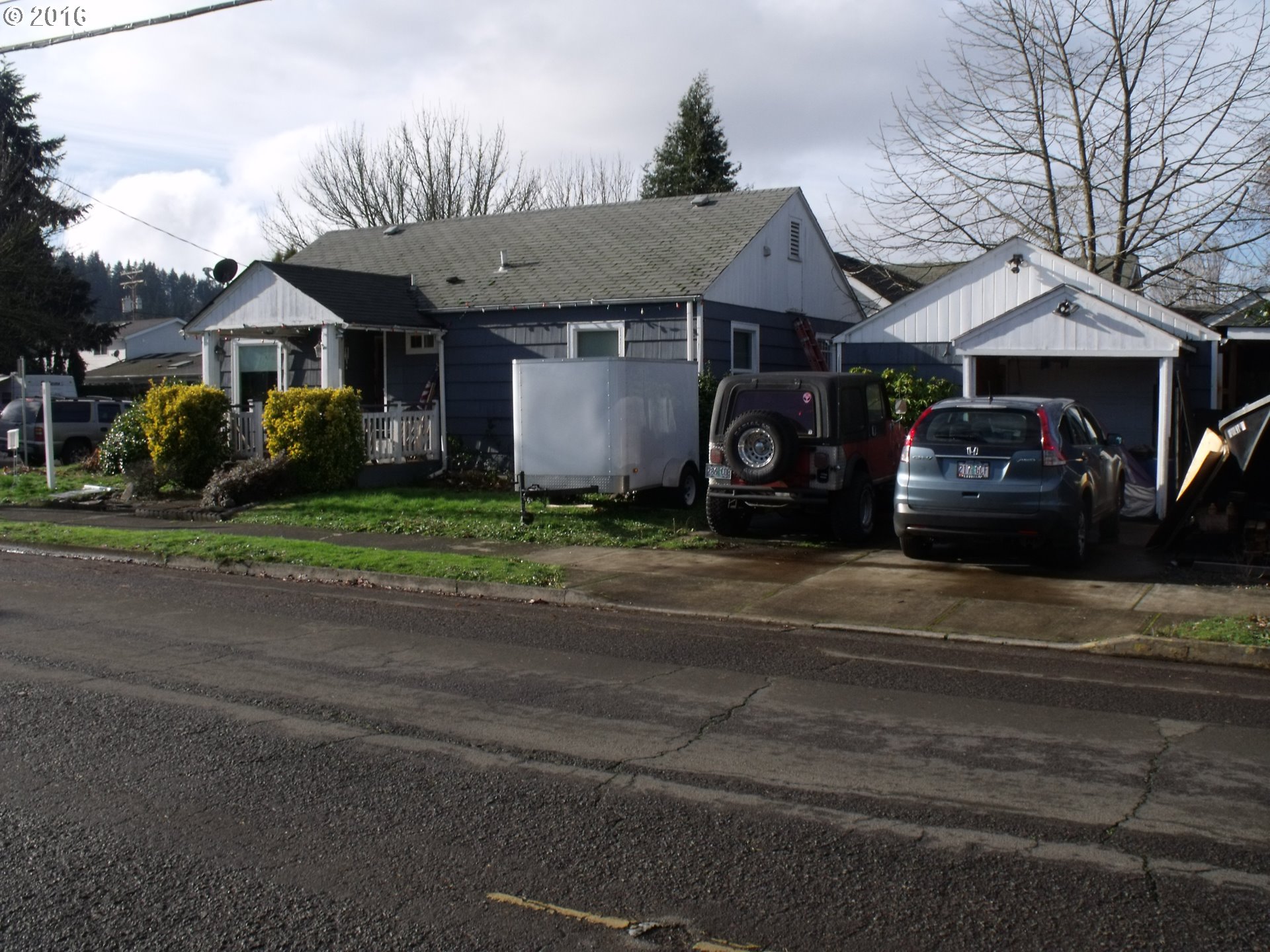 212 10th St, Springfield, OR 97477 photo 1