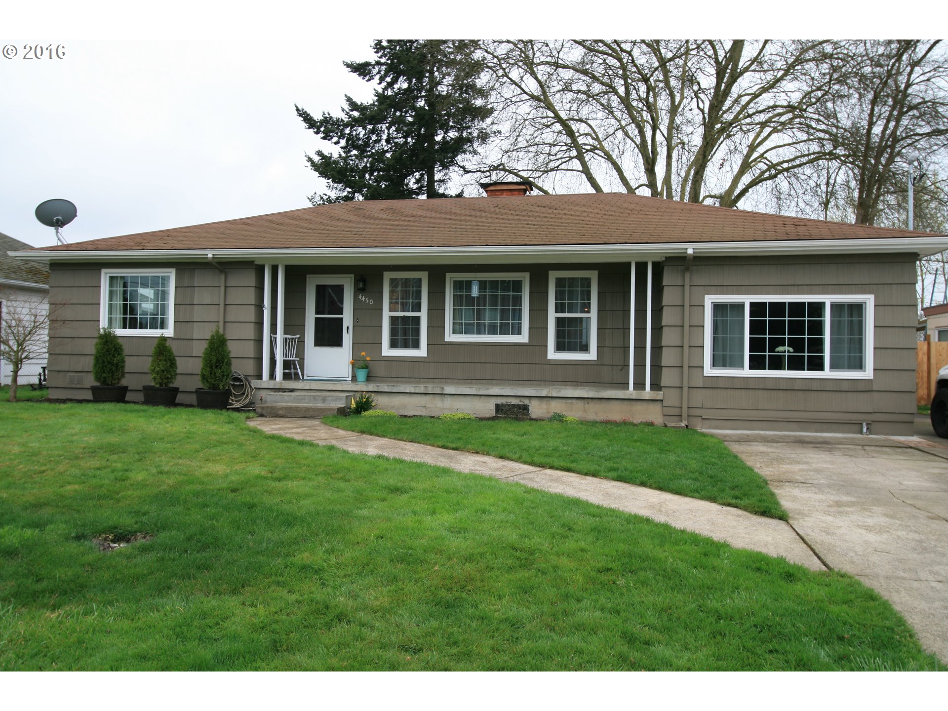 4450 Royal Ave, Eugene, OR 97402 photo 1