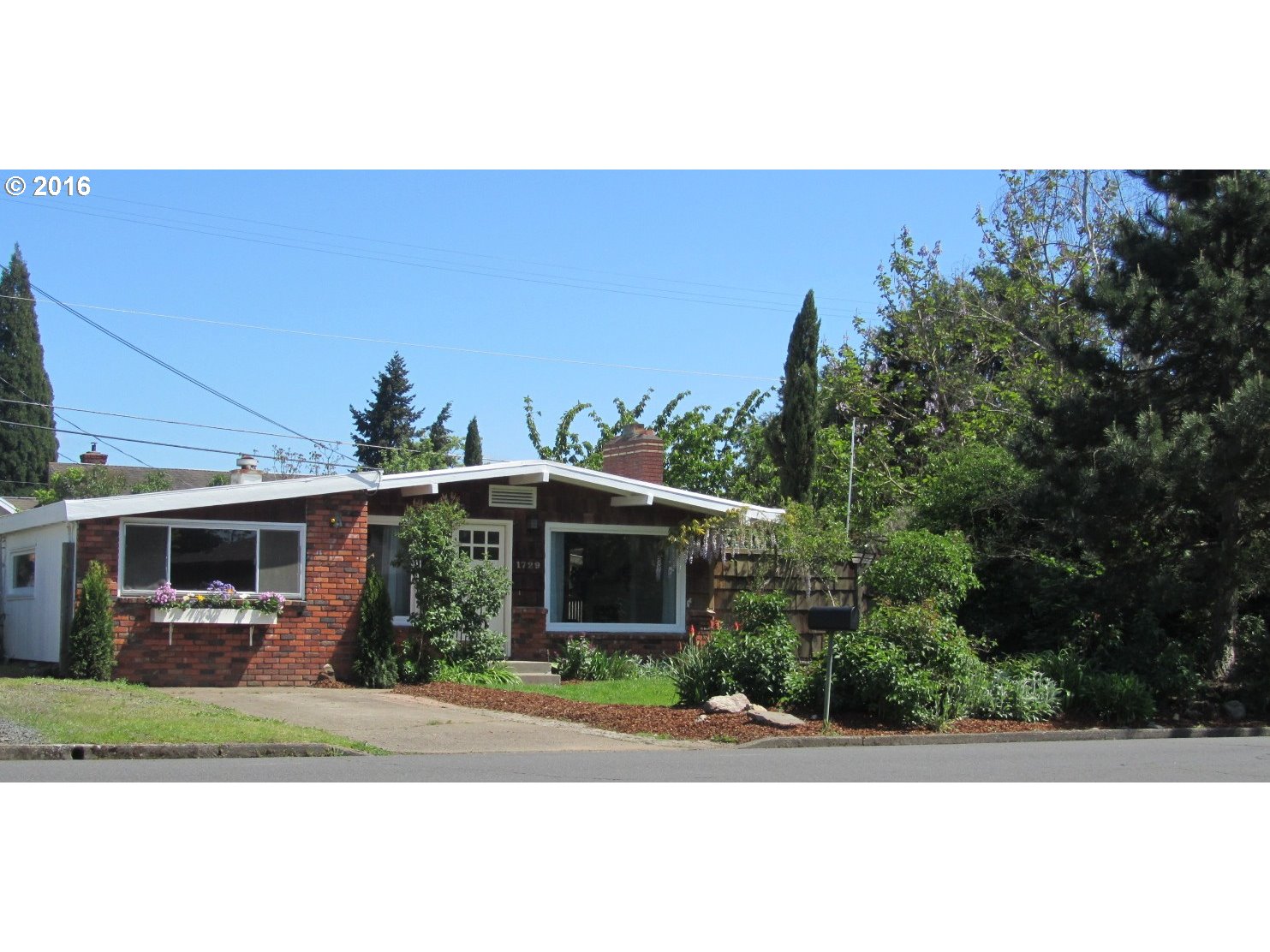 1729 Grove St, Eugene, OR 97404 photo 1
