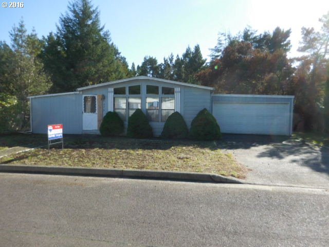 678 Siano Loop, Florence, OR 97439 photo 1