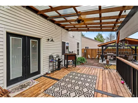Exterior - 5524 Austin Way, Eugene, OR 97402 photo 4 of 10