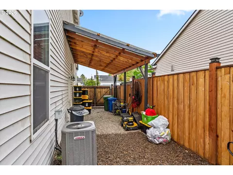 Exterior - 5524 Austin Way, Eugene, OR 97402 photo 10 of 10