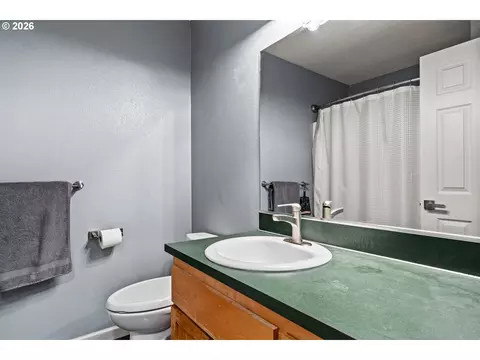 Bath - 5524 Austin Way, Eugene, OR 97402 photo 2 of 3