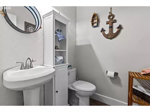 Bath - 5524 Austin Way, Eugene, OR 97402 photo 1 of 3