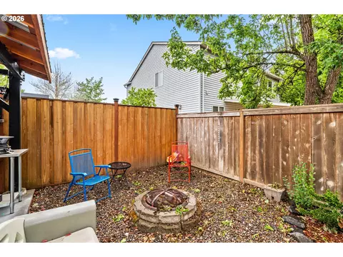 Exterior - 5524 Austin Way, Eugene, OR 97402 photo 7 of 10