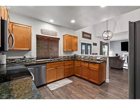 Kitchen - 5524 Austin Way, Eugene, OR 97402 photo 2 of 2