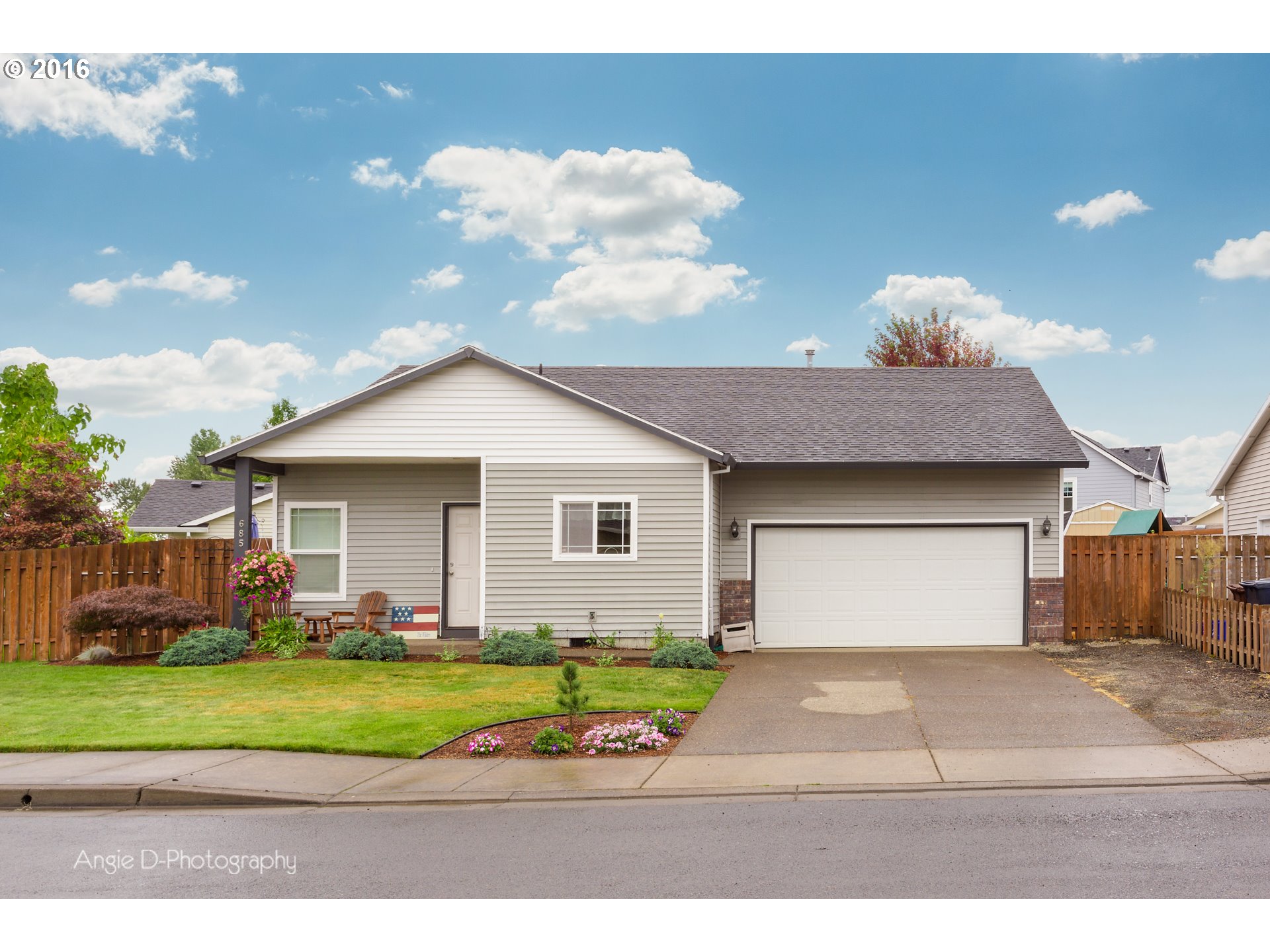 685 Columbia Dr, Molalla, OR 97038 photo 1