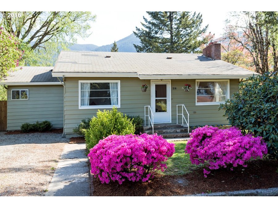 210 Walnut, Cascade Locks, OR 97014 photo 1