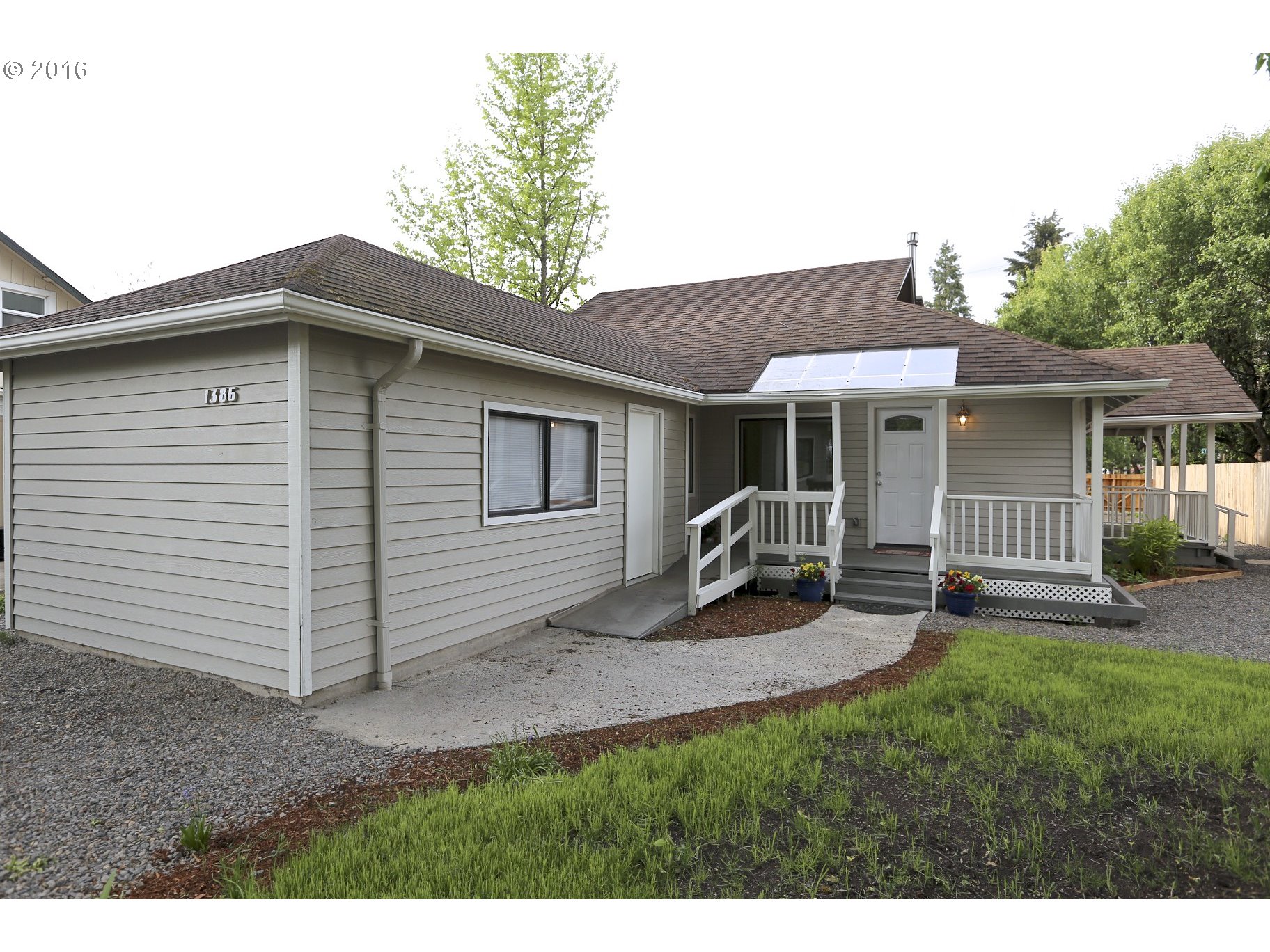 1386 E St, Springfield, OR 97477 photo 1