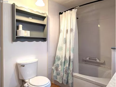 Bath - 4531 Franklin Blvd #A, Eugene, OR 97403 photo 2 of 2