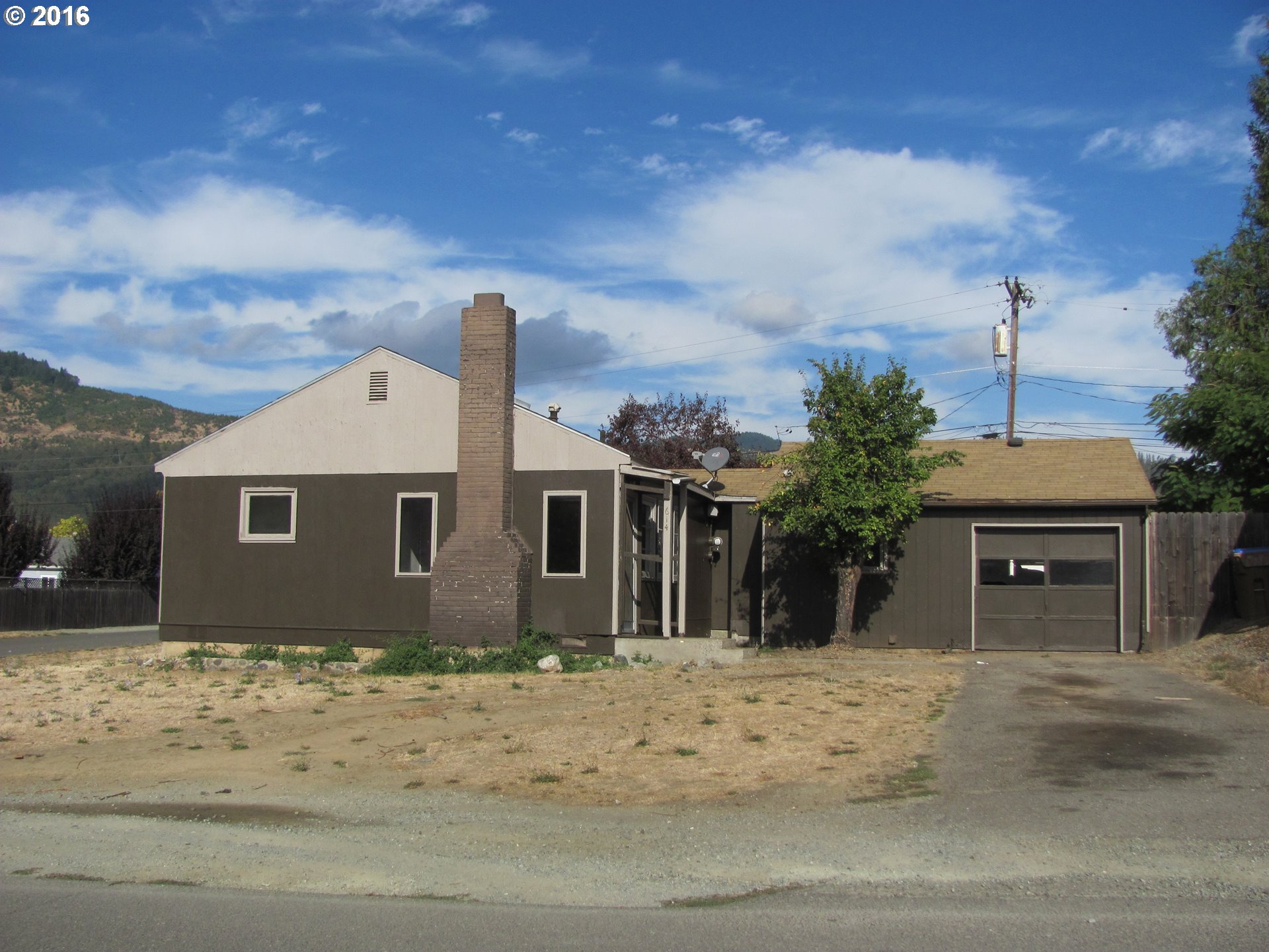 614 E Second Ave, Riddle, OR 97469 photo 1