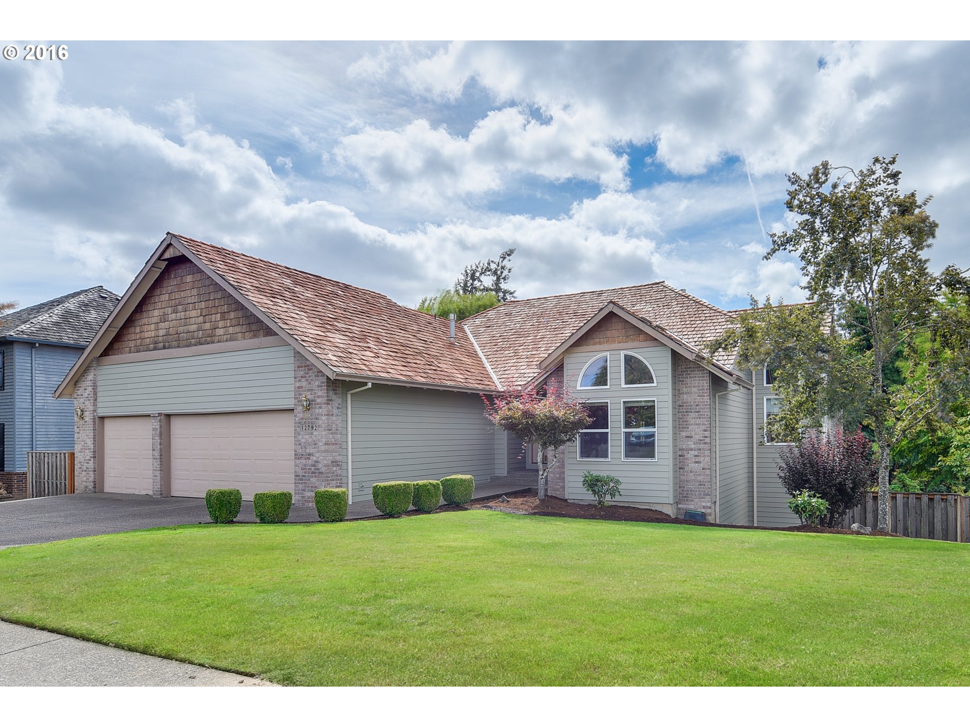 12792 SE Bluff Dr, Clackamas, OR 97015 photo 1