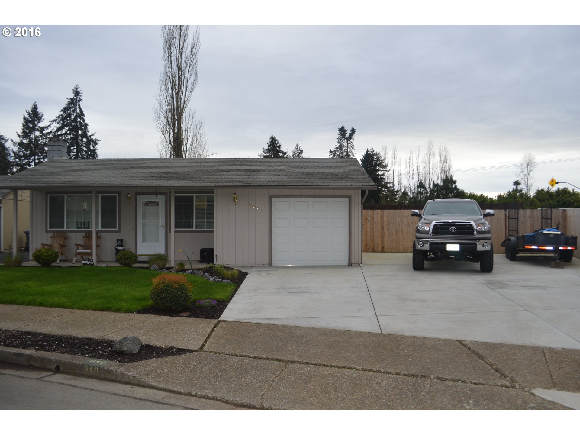 840 54th Pl, Springfield, OR 97478 photo 1