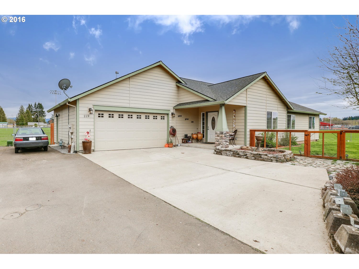 219 Eckard St, Molalla, OR 97038 photo 1