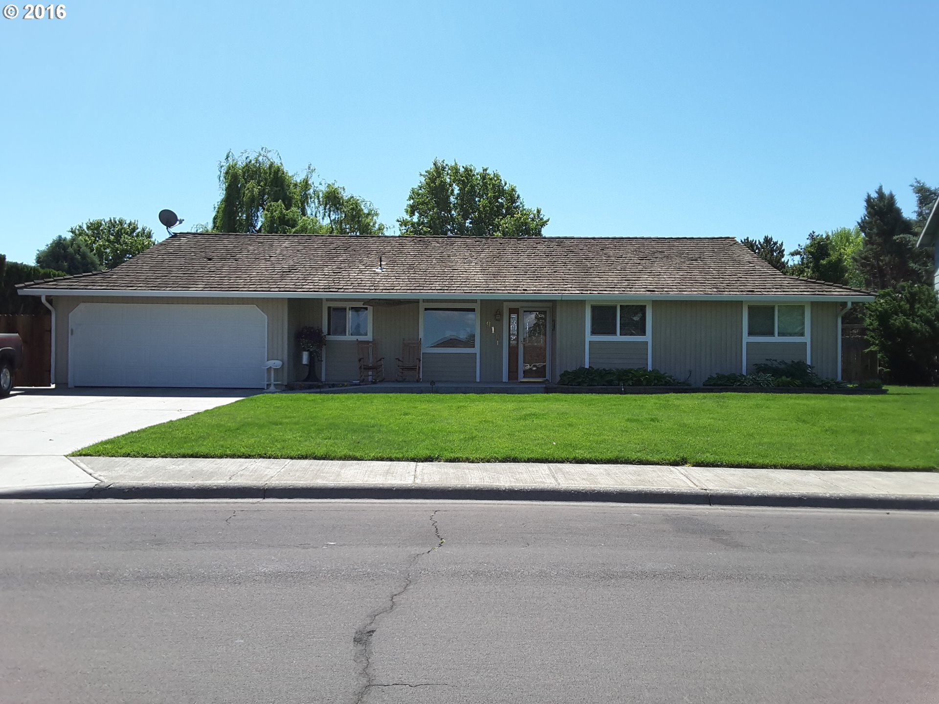 910 E Tamarack Ave, Hermiston, OR 97838 photo 1