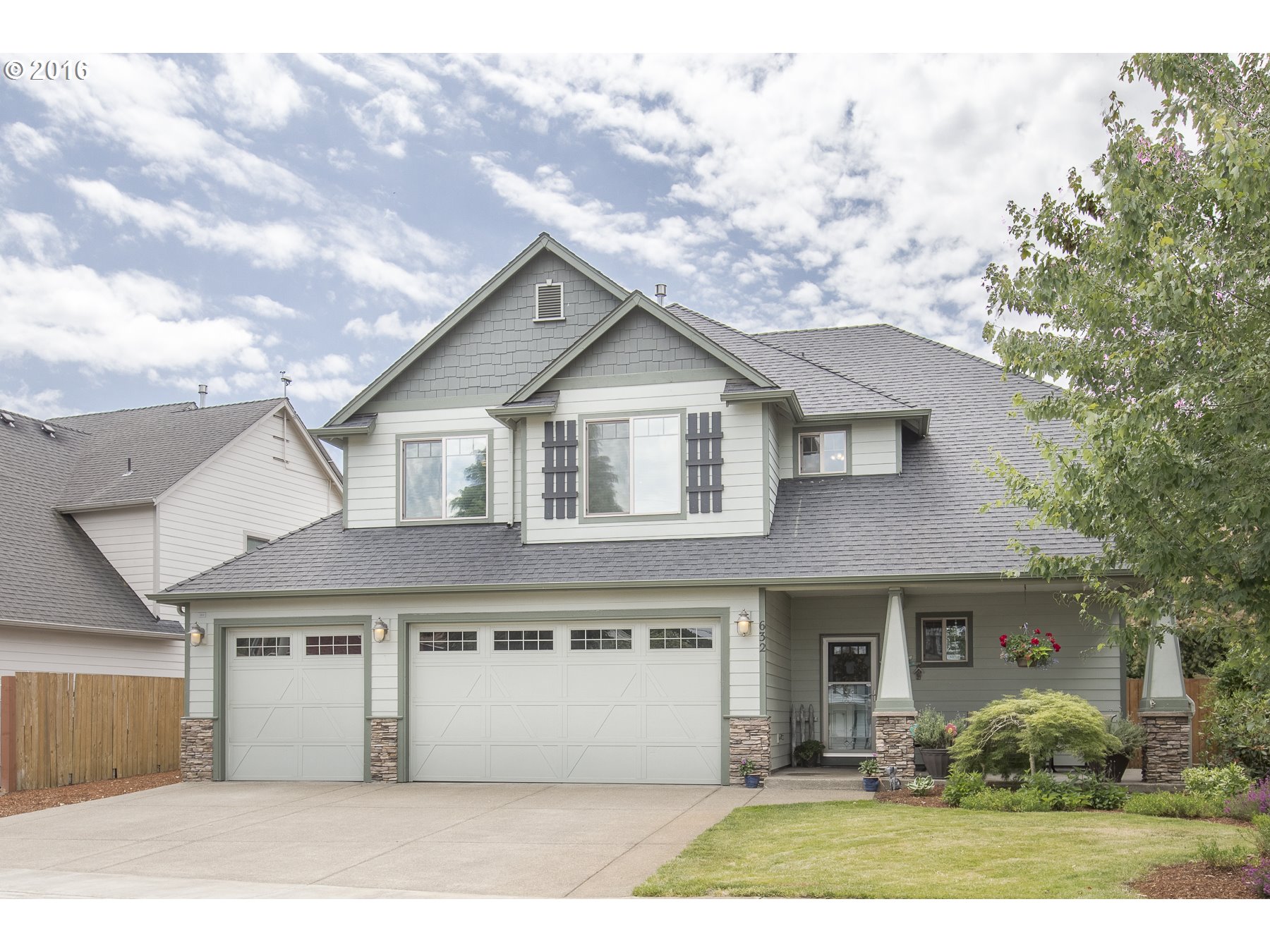 632 E Heintz St, Molalla, OR 97038 photo 1
