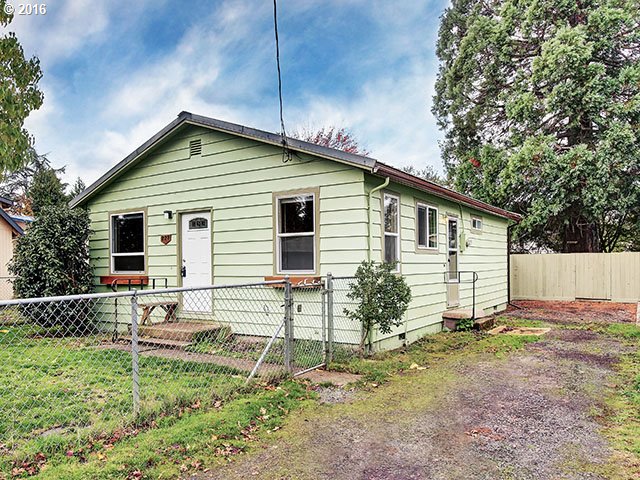 227 NW Wade St, Estacada, OR 97023 photo 1