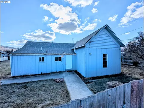 1017 S 3rd St, Union, OR 97883