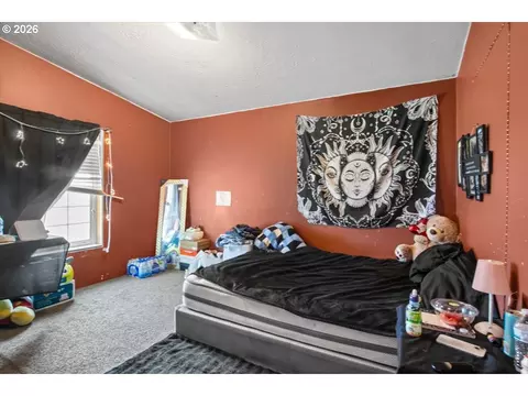 Bedroom - 786 Hoffman Rd, Salem, OR 97301 photo 1 of 10