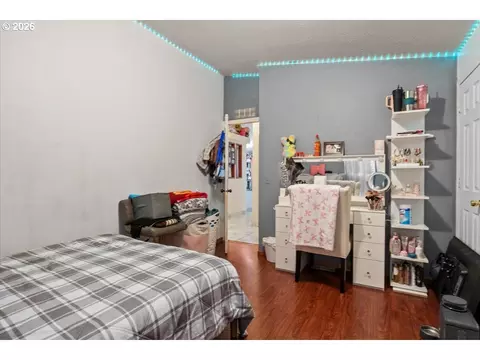 Bedroom - 786 Hoffman Rd, Salem, OR 97301 photo 6 of 10