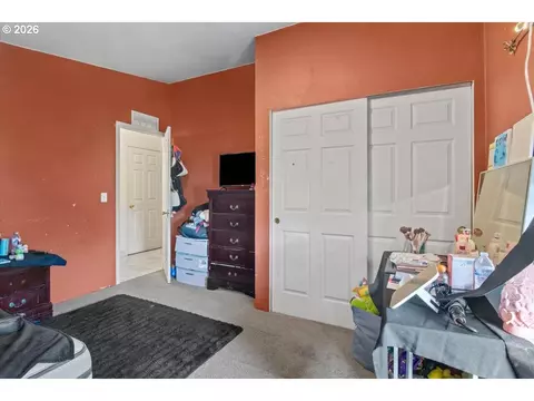 Bedroom - 786 Hoffman Rd, Salem, OR 97301 photo 3 of 10