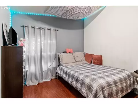 Bedroom - 786 Hoffman Rd, Salem, OR 97301 photo 5 of 10