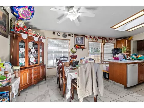 Dining - 786 Hoffman Rd, Salem, OR 97301 photo 1 of 3