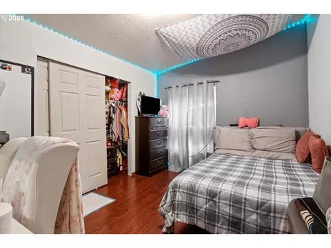 Bedroom - 786 Hoffman Rd, Salem, OR 97301 photo 4 of 10